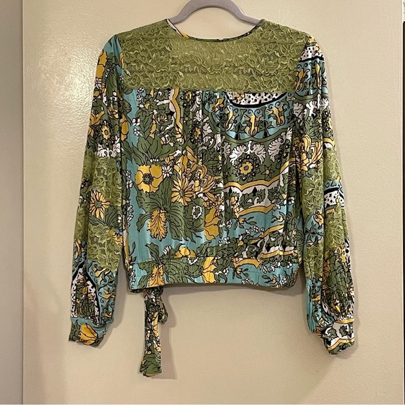 TINY by ANTHROPOLOGIE Long Sleeve Printed V-Neck Wrap Top in Green - Picture 6 of 12